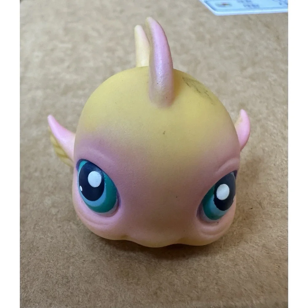 Littlest Pet Shop Fish Yellow And Pink With Blue Green Eyes
